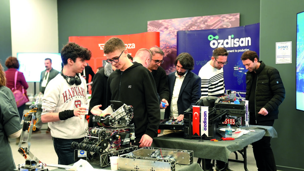 “MEB Tasarla Geliştir” Robot Yarışması: Gençler Teknolojiyle Tasarlıyor, Geleceği Geliştiriyor